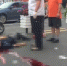 上海一男子遭车猛烈撞击当场死亡 血流不止触目惊心 - 新浪上海