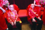 105岁的高素君（左）和106岁的陈仲伯 - 新浪上海