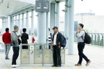 沪两大机场航站楼禁烟首日：在洗手间吸烟的都少了 - Sh.Eastday.Com