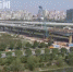 市民推窗可见地铁站却需绕2.5公里 呼吁建人行桥 - 新浪上海