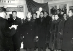 1952年9月，彭康（左五）参加我国文化教育考察团赴东欧七国访问。 - 上海交通大学