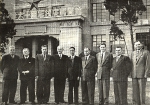 1956年彭康校长（左五）与苏联专家合影。 - 上海交通大学