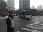 这4200余人不是警察 却和警察一起守望上海1100余个路口 - Sh.Eastday.Com