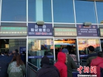 图为北京西站的自助验证验票通道。中新网记者 李金磊 摄 - 新浪上海