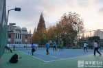 在体育馆外，还是网球场 - 上海交通大学