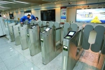 站厅出口安装了防逃票闸机。 - 新浪上海