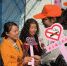 爱上海 共无烟：复旦志愿者走上街头倡导无烟生活 - 复旦大学