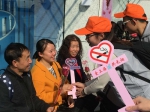 爱上海 共无烟：复旦志愿者走上街头倡导无烟生活 - 复旦大学