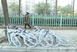 中小道路上单车不按规定乱停放非常影响市容环境 - 新浪上海