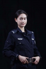 不当空姐做女警 90后女生说更喜欢警服的神圣庄严 - 上海女性