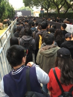 上海人民又排起长队了 这次是为看票价220元的展 - Sh.Eastday.Com