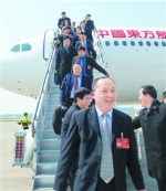 昨天，上海代表团乘机抵达上海。 - 新浪上海
