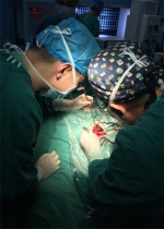 历经4小时手术 上海援疆医生为莎车女孩摘除巨大脑瘤 - 上海女性