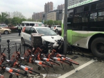 上海一辆66路公交车避让非机动车撞上人行道 1人死亡 - Sh.Eastday.Com