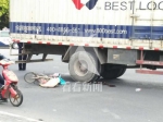 上海一货车碾压电动自行车 骑车女身亡 - 新浪上海