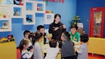 这个上海女警花不简单！押得了毒贩、教得了中文 - 上海女性