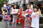 儿童节爱心集市举行 小朋友化身“爱心小天使”筹善款 - 上海女性