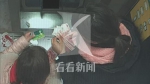 市民ATM机取款忘拔银行卡 女子盗刷1万8去购物 - 新浪上海