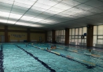 　　虽是小区内的私人游泳会馆，也向公众开放，顾客大多是附近居民。游泳馆今年重新整修提升了水质。 - 新浪上海