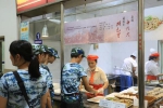 [上海热线]沪上高校生十公里夜间拉练 品尝老区特色菜[图] - 上海交通大学