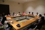 学员们在学员论坛上积极讨论 - 上海海事大学