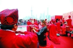 玫瑰婚典在黄浦江畔举行 16对新人感受汉式婚礼 - 上海女性