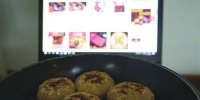 　“私房月饼”网上“大卖”，是否具有资质却存在疑问。晨报记者　朱影影 - 新浪上海