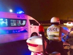 高龄产妇羊水破裂被困高速 沪交警开辟8.95公里生命通道 - 上海女性