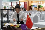“准空姐”气质出众参加世界大赛：能闻出15国红酒 - 上海女性
