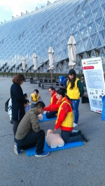 市红十字会举办假日公园红十字应急救护主题宣传服务活动 - 红十字会