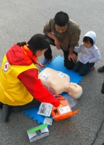 市红十字会举办假日公园红十字应急救护主题宣传服务活动 - 红十字会