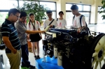 上海交大学生在校内参加科创活动。 - 上海交通大学