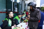 学校党员志愿者积极开展“3·5”学雷锋主题志愿活动 - 上海财经大学