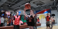 打篮球外出体验 申城多方助力关爱自闭症儿童 - 上海女性