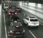 今晨军工路隧道发生两车相撞 一辆轿车翻车 - Sh.Eastday.Com