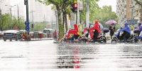 上海遭遇今年首场暴雨 气象部门预计今天白天雨止 - Sh.Eastday.Com