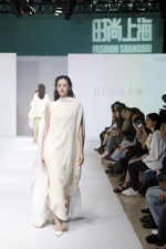 2018时尚周 | “‘WhiteⅡ’—中国设计”诠释中国文化 服装“软雕塑”彰显文化自信 - 东华大学