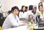 党员医生章真：一丝不苟带教学生 尽心尽力救治病患 - 上海女性