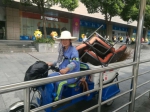 环卫女工落户上海：18年清扫一条路，曾以为根本不可能 - 上海女性