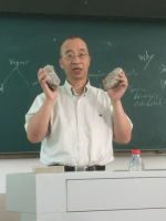 周怀阳教授在为国际班学生授课（3）2018年7月 - 同济大学