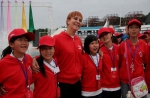 10年前，四川等地震灾区孩子们和俄罗斯老师在一起。 - News.Online.Sh.Cn