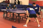 男双张轩语（左）和梁振宇（右）在比赛中 - 上海海事大学