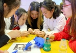 上海宋庆龄学校开展“3D义肢打印工作坊” 课程 为肢残儿童打印“爱的小手” - 上海女性