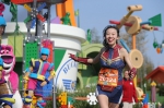 春季奇跑迪士尼开赛 数千名跑者完成趣味路跑赛程 - 上海女性