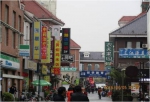 曾经的三湘风情街，被两侧高耸的招牌压得“透不过气” - 新浪上海