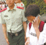 12岁游客和妈妈走散 执勤武警帮走失男孩找到妈妈 - 上海女性