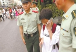 12岁游客和妈妈走散 执勤武警帮走失男孩找到妈妈 - 上海女性