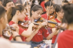 从陌生到默契，101位青少年用音乐打动中外观众 - 上海女性