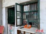 探访上海最后的传呼电话亭：8旬老人坚守25年 - 新浪上海