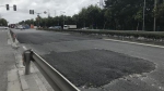 嘉定浏翔公路连环坑塘已完成修复 卡车司机:车速快了 - 新浪上海